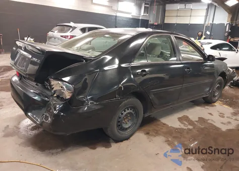 2004 Toyota Camry Le z USA, uszkodzony, nr VIN 4T1BE32K04U318821